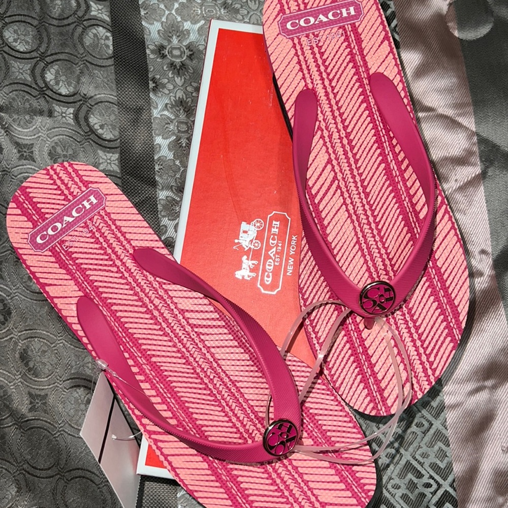 BRAND NEW - NEVER WORN - COUCH SANDALS